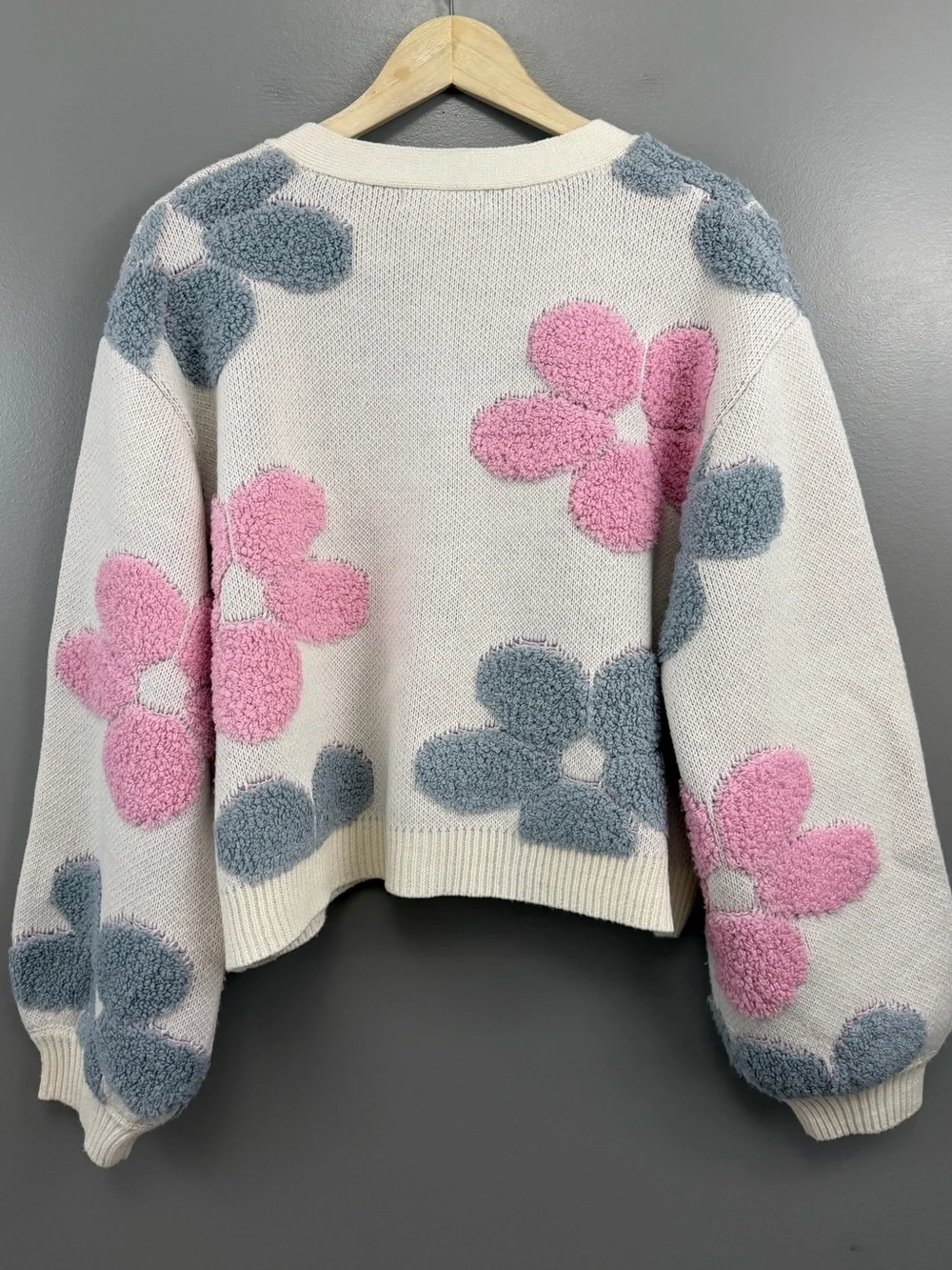 Moon & Madison Cardigan Oversized Button Up Cropped Fuzzy Floral Size Large - Picture 9 of 13